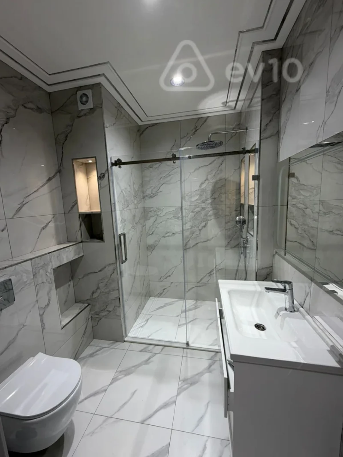 Kirayə verilir 3 otaqlı yeni tikili 180 m²