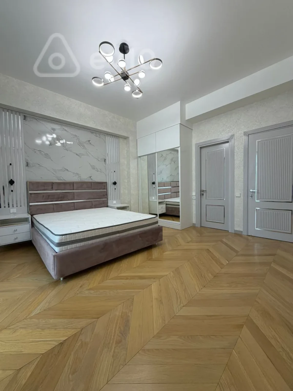 Kirayə verilir 3 otaqlı yeni tikili 180 m²