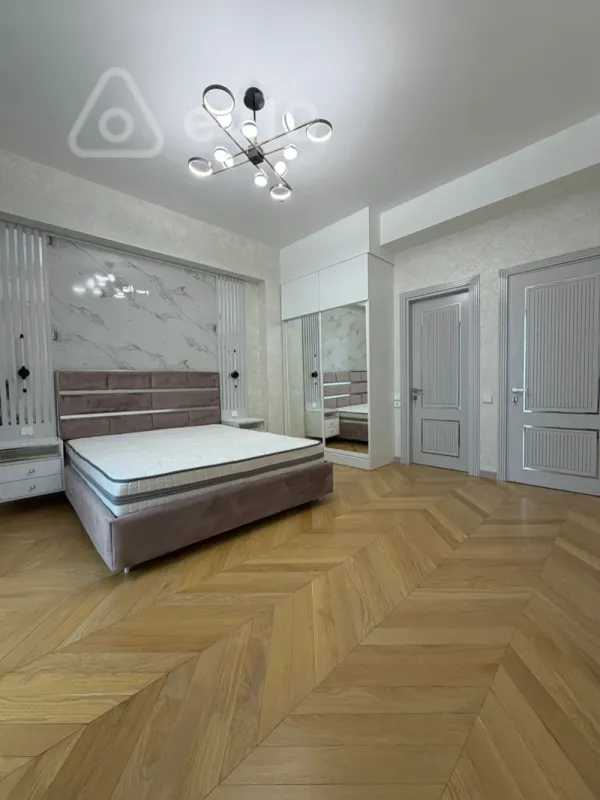 Kirayə verilir 3 otaqlı yeni tikili 180 m²