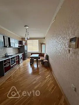Kirayə verilir 3 otaqlı yeni tikili 142 m²
