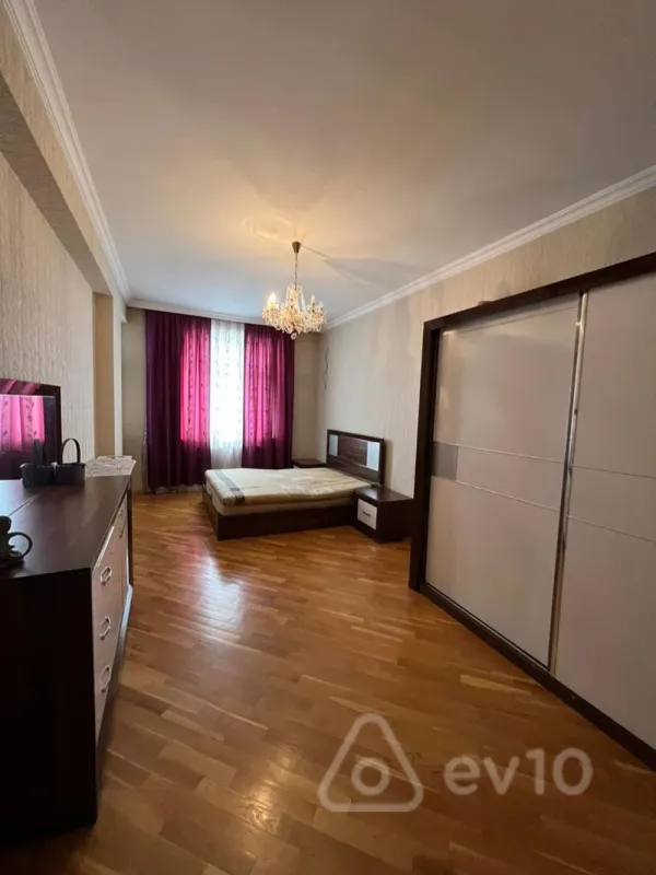 Kirayə verilir 3 otaqlı yeni tikili 142 m²