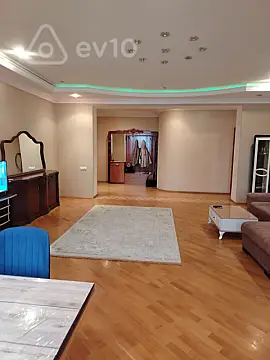 Kirayə verilir 3 otaqlı yeni tikili 165 m²