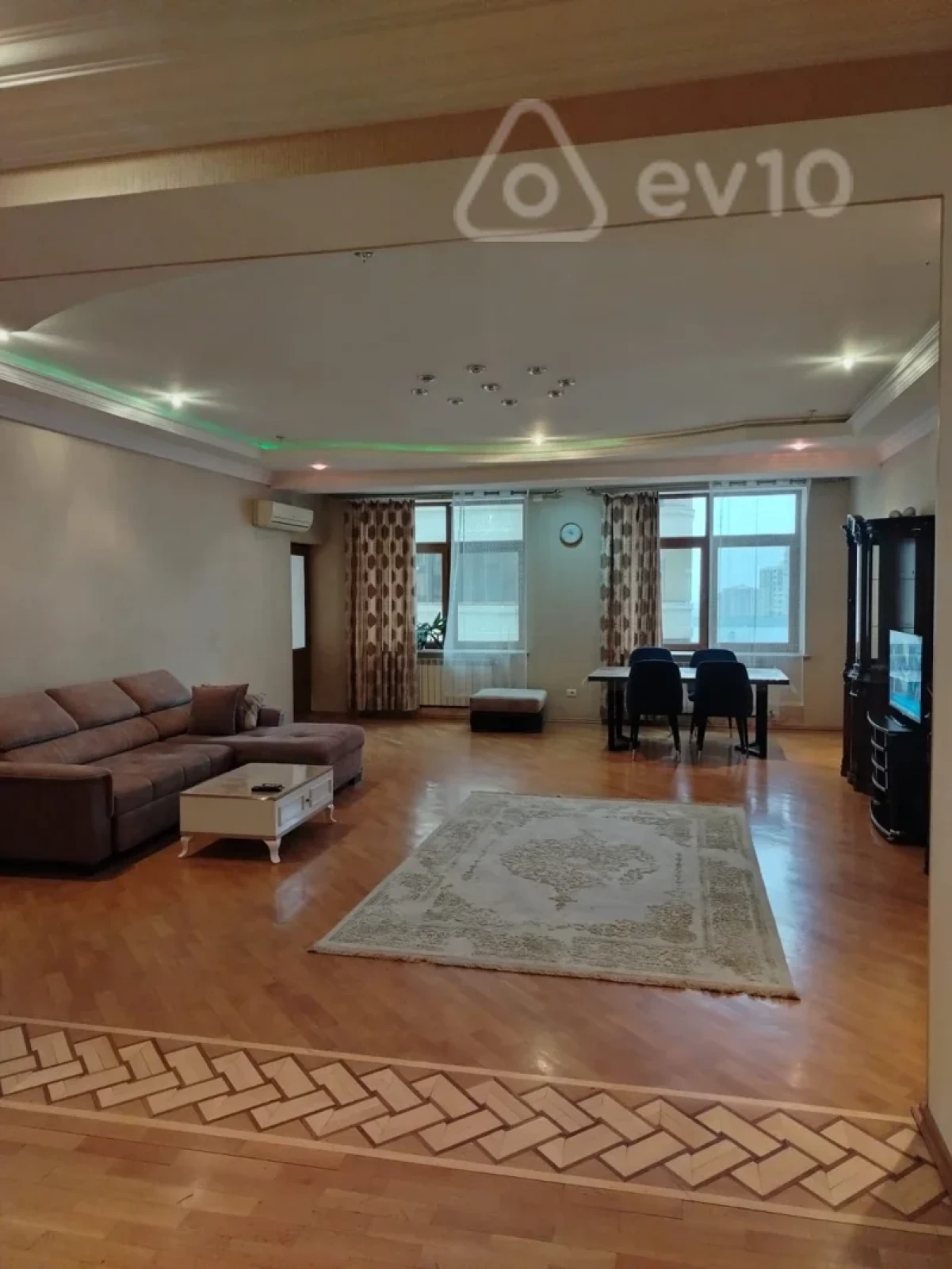 Kirayə verilir 3 otaqlı yeni tikili 165 m²