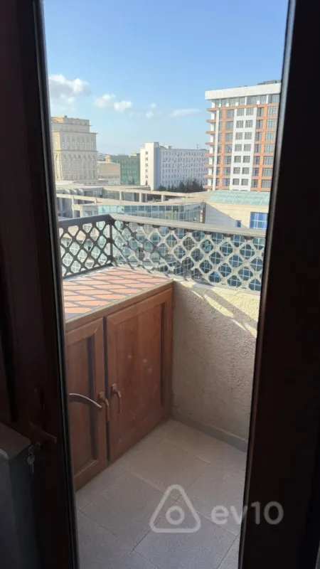 Kirayə verilir 3 otaqlı yeni tikili 90 m²