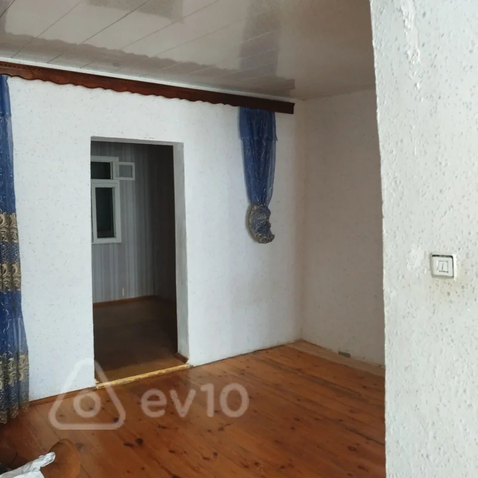 Kirayə verilir 3 otaqlı köhnə tikili 5 m²
