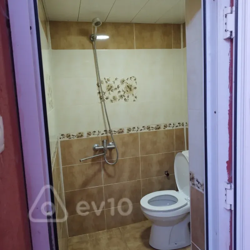 Kirayə verilir 3 otaqlı köhnə tikili 5 m²