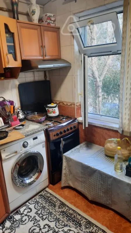 Kirayə verilir 2 otaqlı köhnə tikili 54 m²