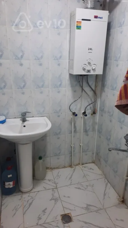 Kirayə verilir 2 otaqlı köhnə tikili 54 m²