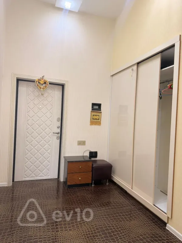 Kirayə verilir 2 otaqlı yeni tikili 70 m²