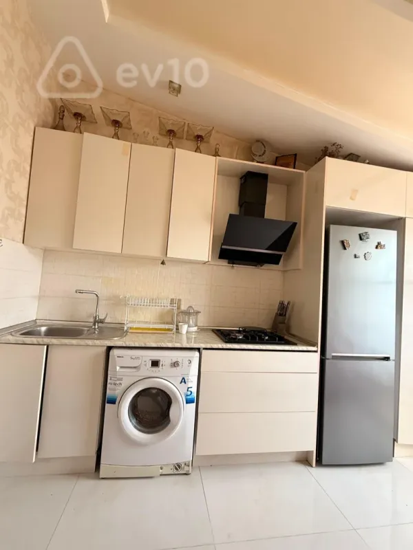 Kirayə verilir 2 otaqlı yeni tikili 70 m²