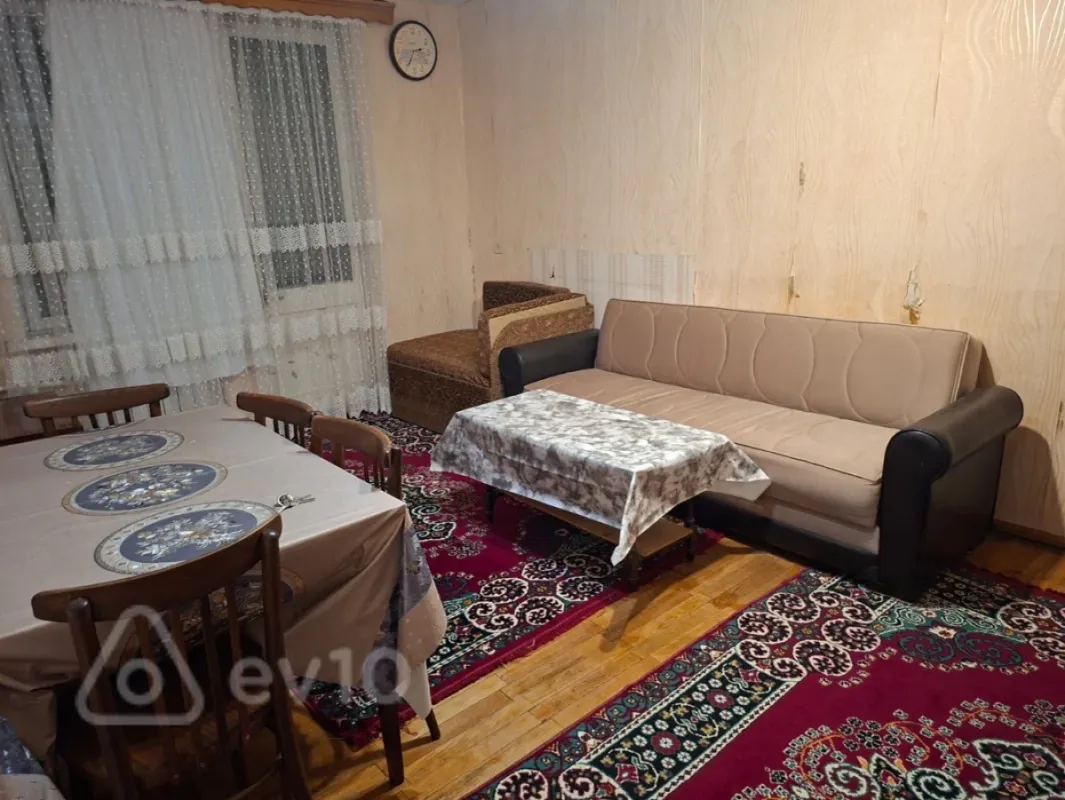 Kirayə verilir 2 otaqlı köhnə tikili 65 m²