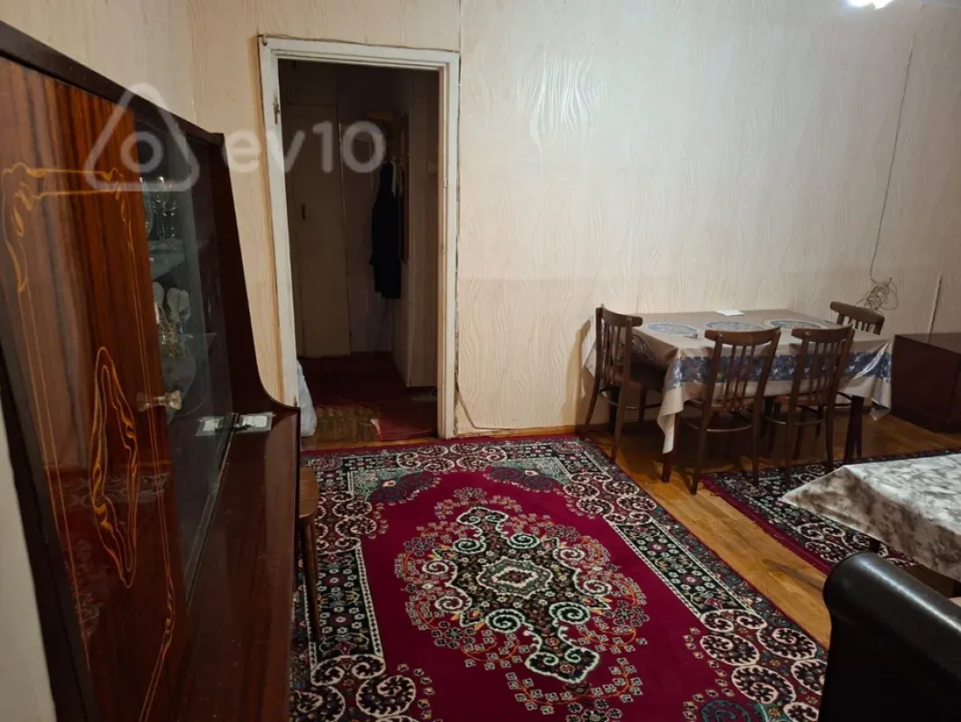 Kirayə verilir 2 otaqlı köhnə tikili 65 m²