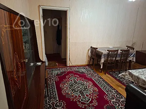 Kirayə verilir 2 otaqlı köhnə tikili 65 m²