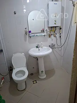 Kirayə verilir 2 otaqlı köhnə tikili 65 m²