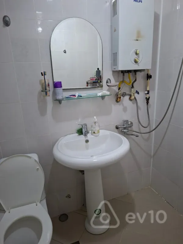 Kirayə verilir 2 otaqlı köhnə tikili 65 m²