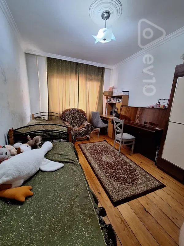 Satılır 9 otaqlı köhnə tikili 65 m²