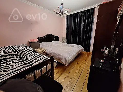 Satılır 9 otaqlı köhnə tikili 65 m²
