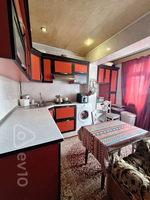 Satılır 9 otaqlı köhnə tikili 65 m²