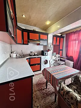 Satılır 9 otaqlı köhnə tikili 65 m²