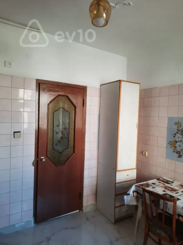 Kirayə verilir 3 otaqlı köhnə tikili 70 m²
