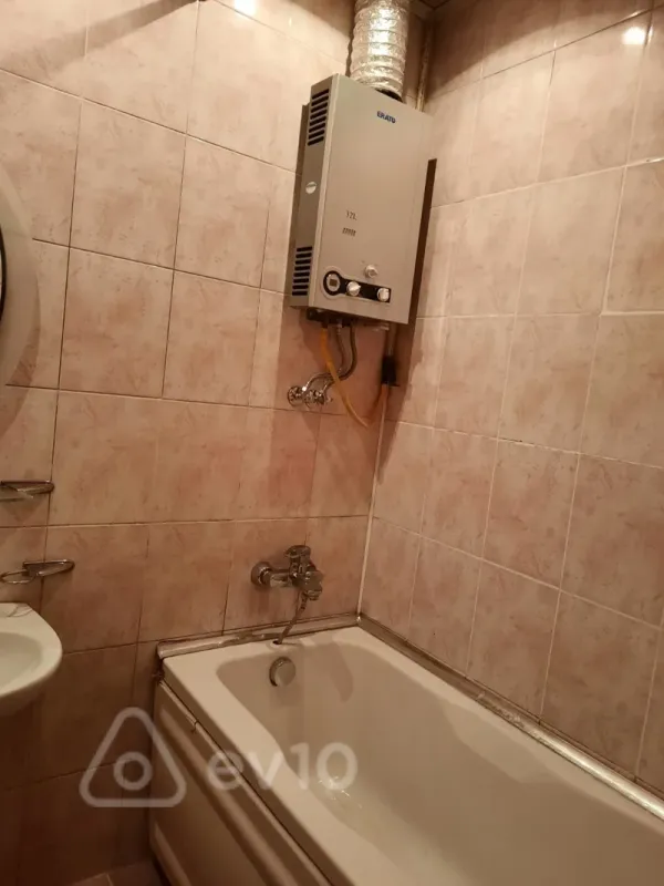 Kirayə verilir 3 otaqlı köhnə tikili 70 m²