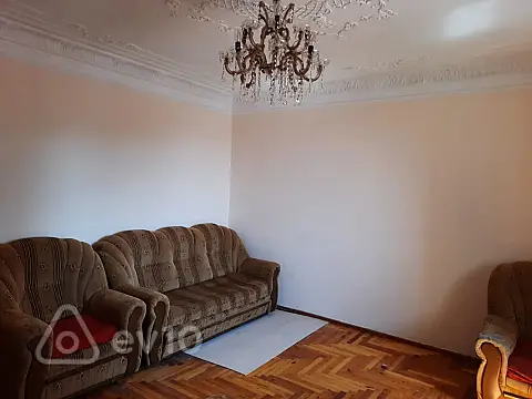 Kirayə verilir 3 otaqlı köhnə tikili 70 m²