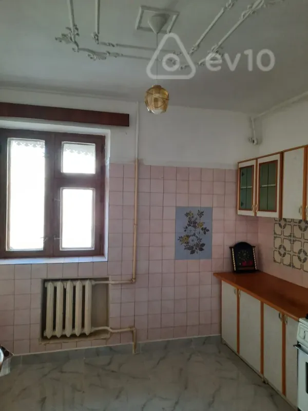 Kirayə verilir 3 otaqlı köhnə tikili 70 m²
