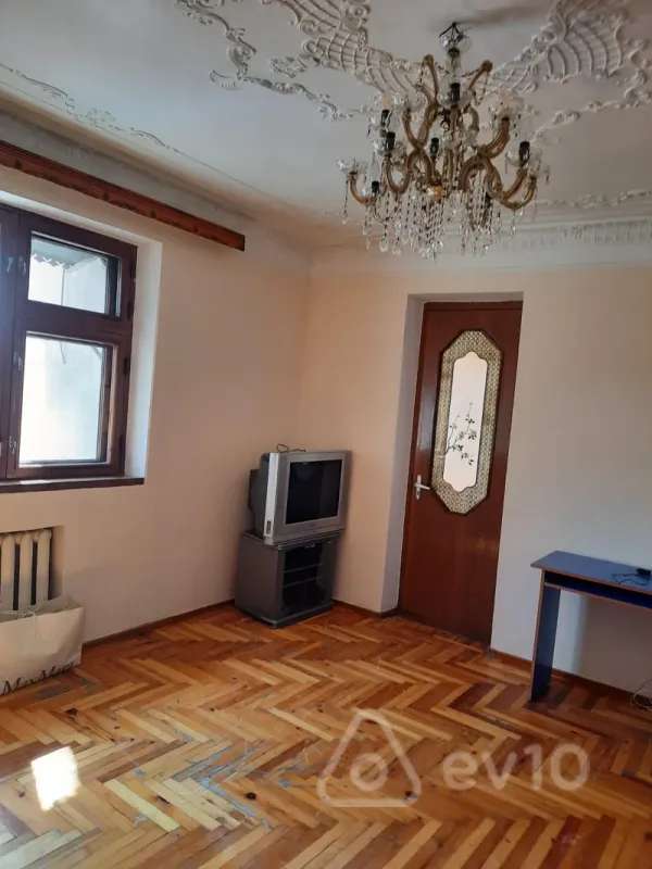 Kirayə verilir 3 otaqlı köhnə tikili 70 m²
