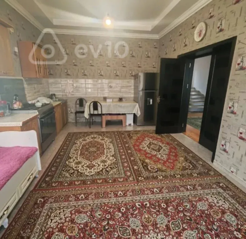 Satılır 9 otaqlı həyət evi 360 m²