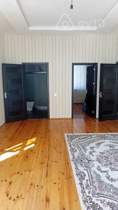 Satılır 9 otaqlı həyət evi 360 m²
