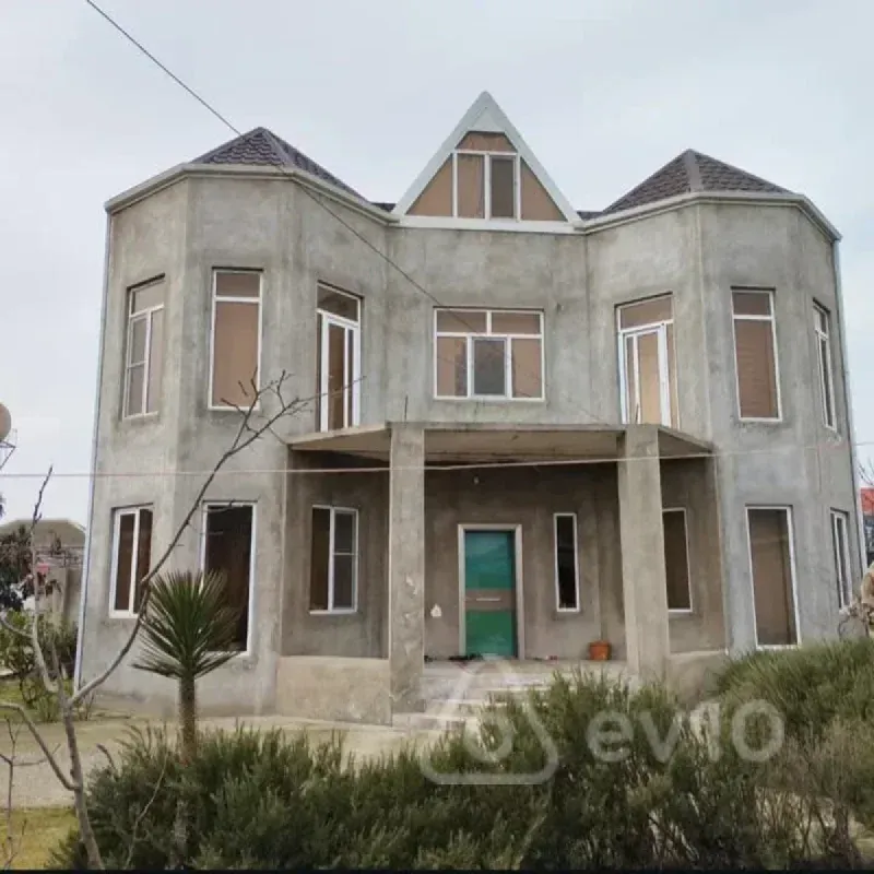 Satılır 9 otaqlı həyət evi 360 m²