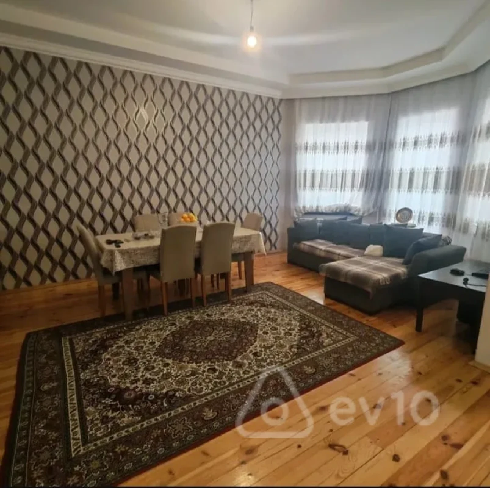 Satılır 9 otaqlı həyət evi 360 m²