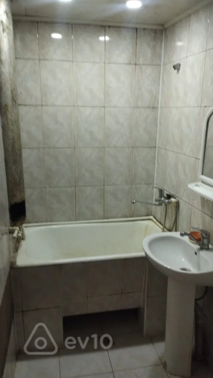 Kirayə verilir 4 otaqlı köhnə tikili 80 m²