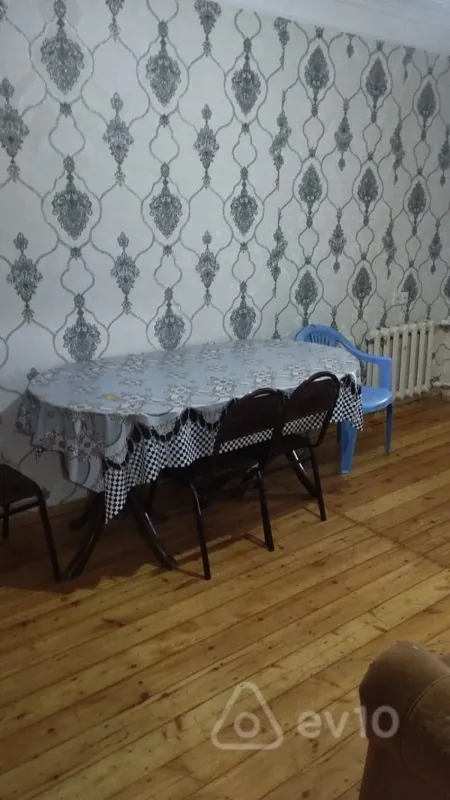 Kirayə verilir 4 otaqlı köhnə tikili 80 m²