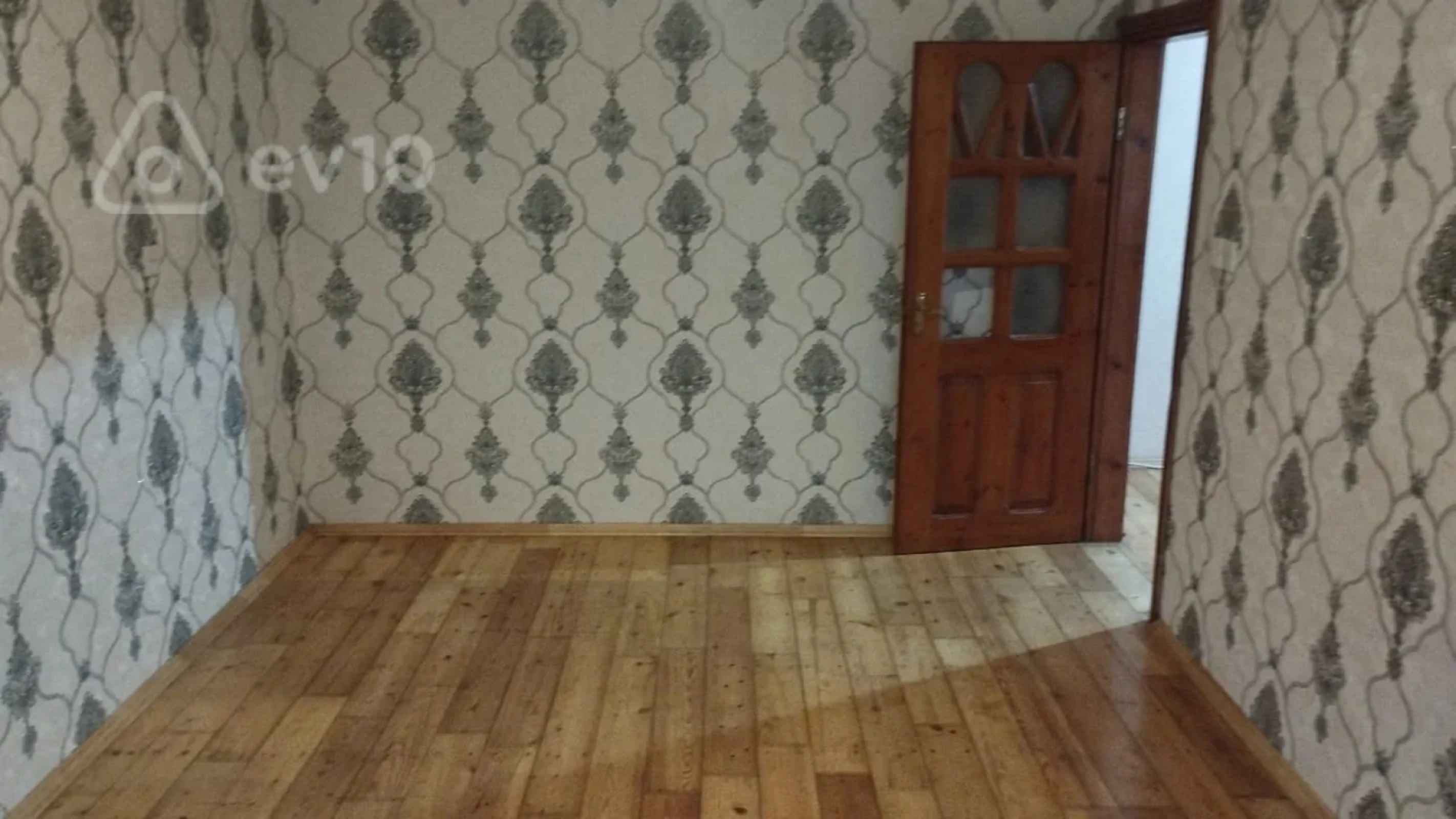 Kirayə verilir 4 otaqlı köhnə tikili 80 m²