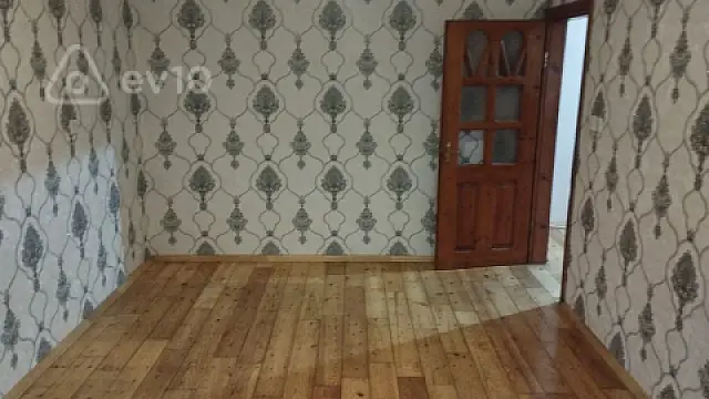 Kirayə verilir 4 otaqlı köhnə tikili 80 m²