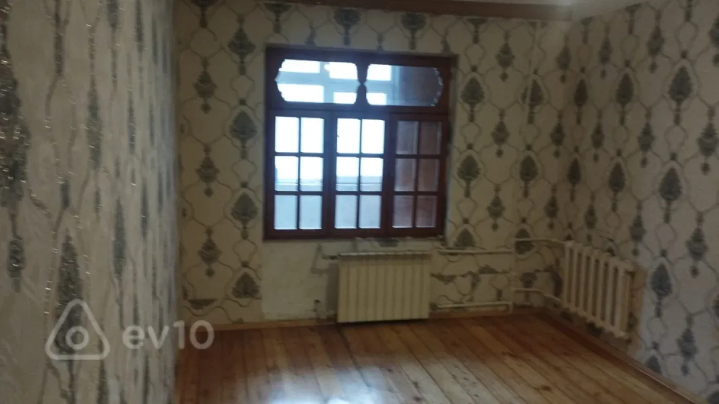 Kirayə verilir 4 otaqlı köhnə tikili 80 m²