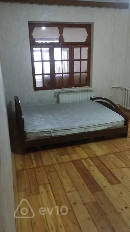 Kirayə verilir 4 otaqlı köhnə tikili 80 m²