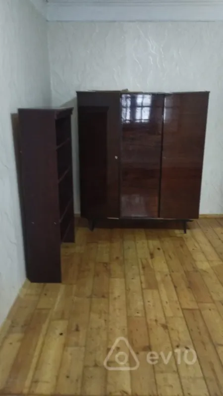 Kirayə verilir 4 otaqlı köhnə tikili 80 m²