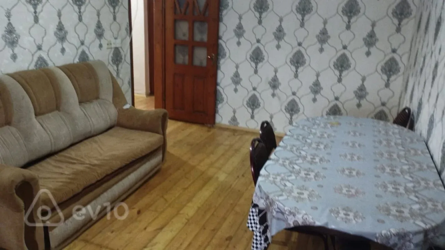 Kirayə verilir 4 otaqlı köhnə tikili 80 m²