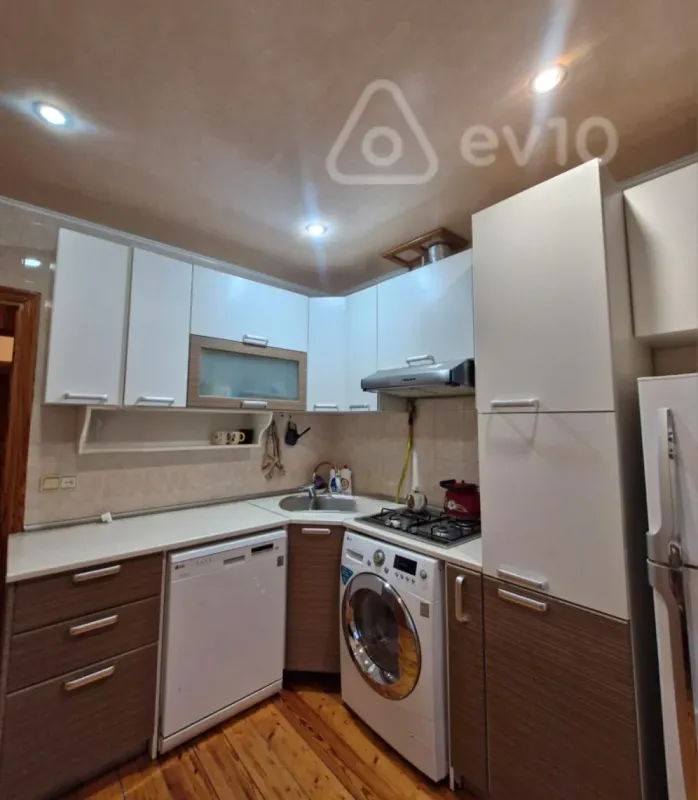 Kirayə verilir 3 otaqlı köhnə tikili 75 m²