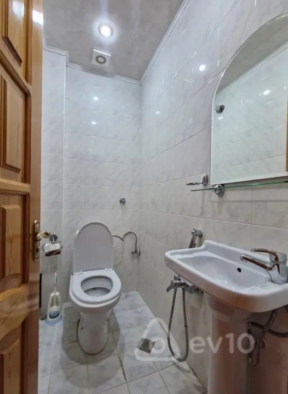 Kirayə verilir 3 otaqlı köhnə tikili 75 m²