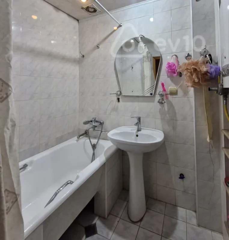 Kirayə verilir 3 otaqlı köhnə tikili 75 m²