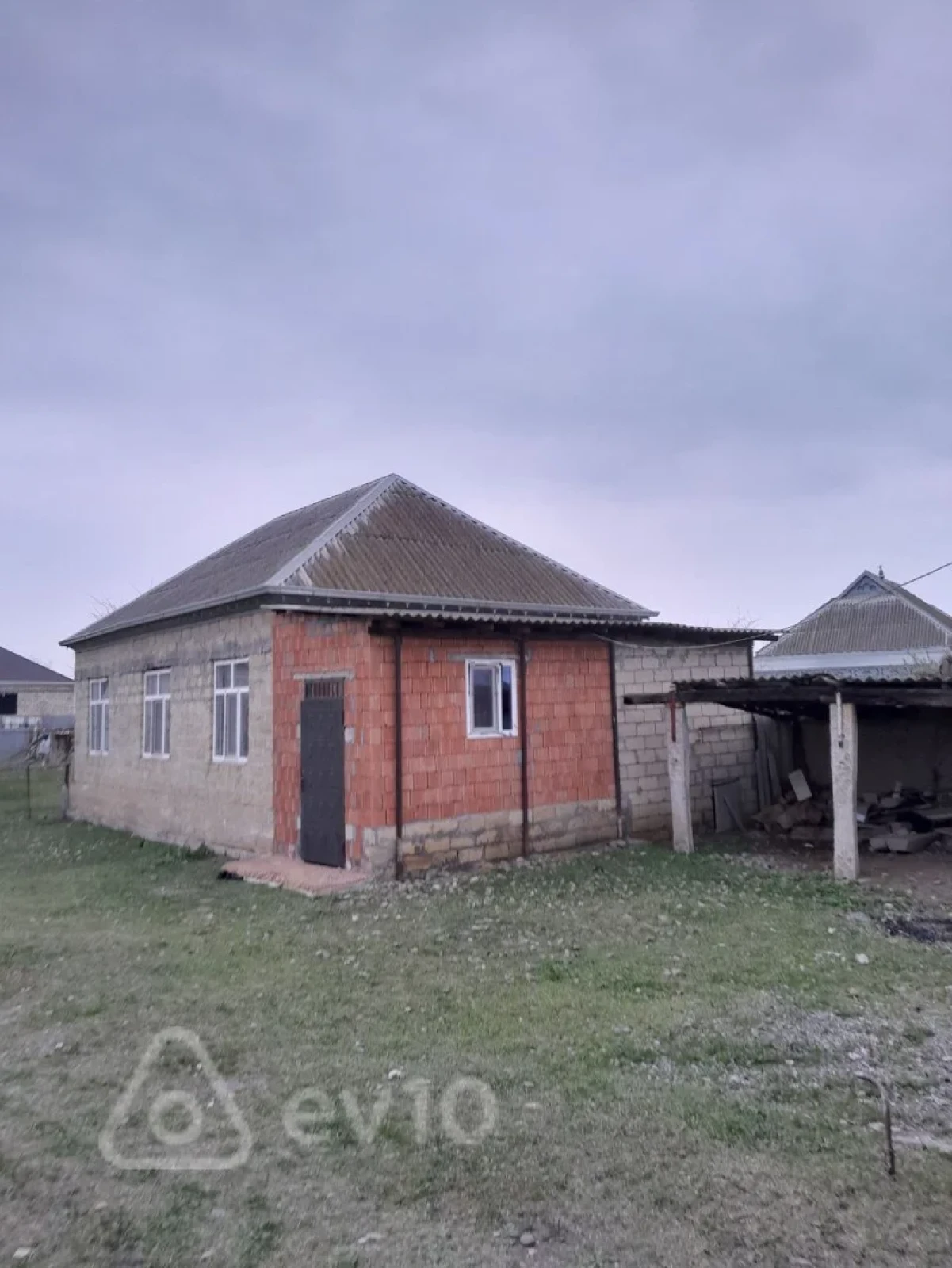 Satılır 3 otaqlı həyət evi 100 m²