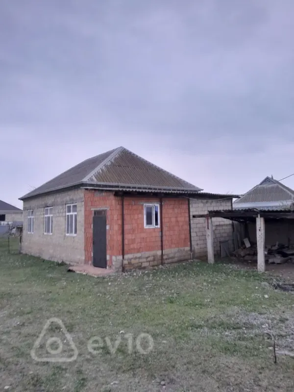 Satılır 3 otaqlı həyət evi 100 m²
