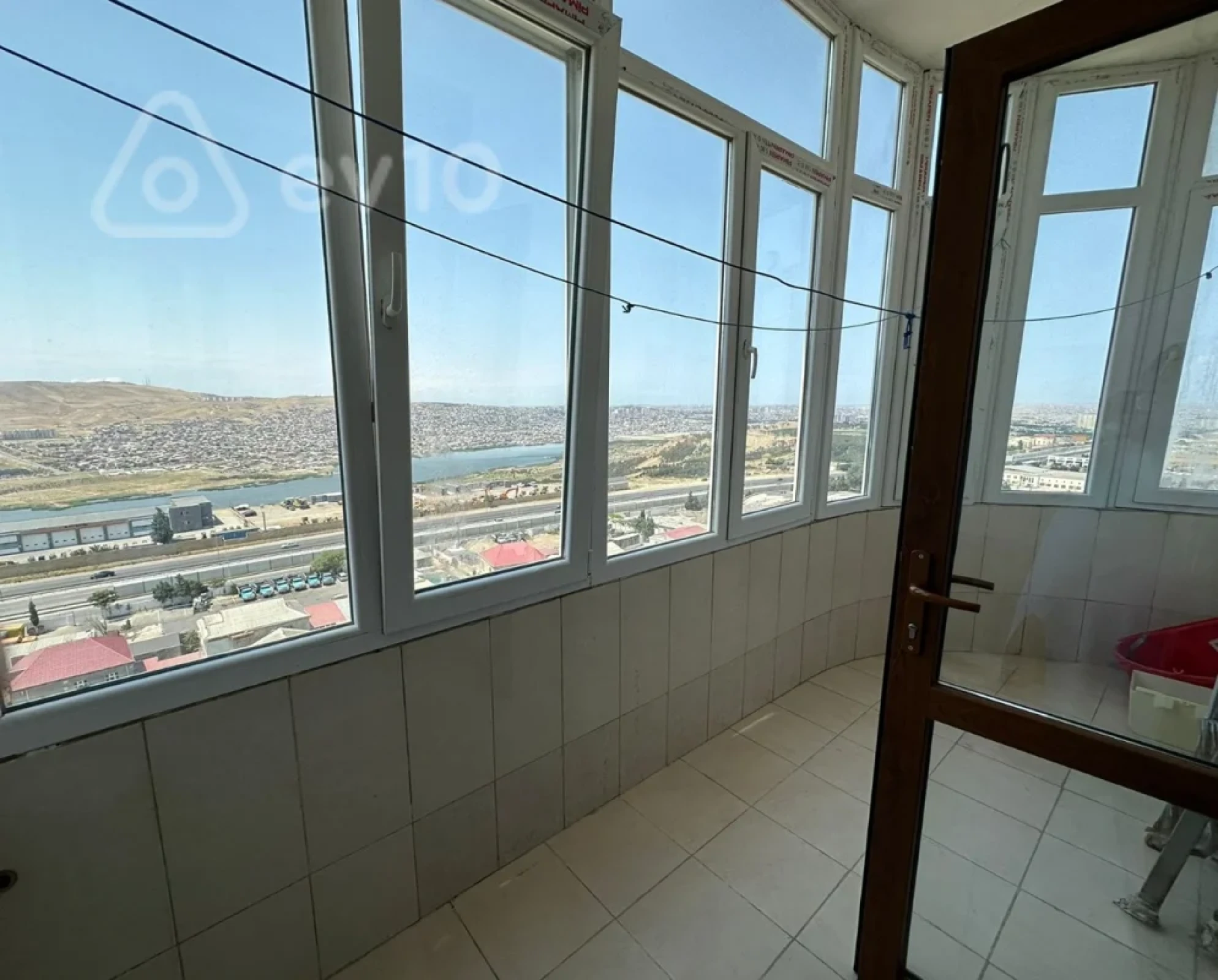 Kirayə verilir 3 otaqlı yeni tikili 165 m²