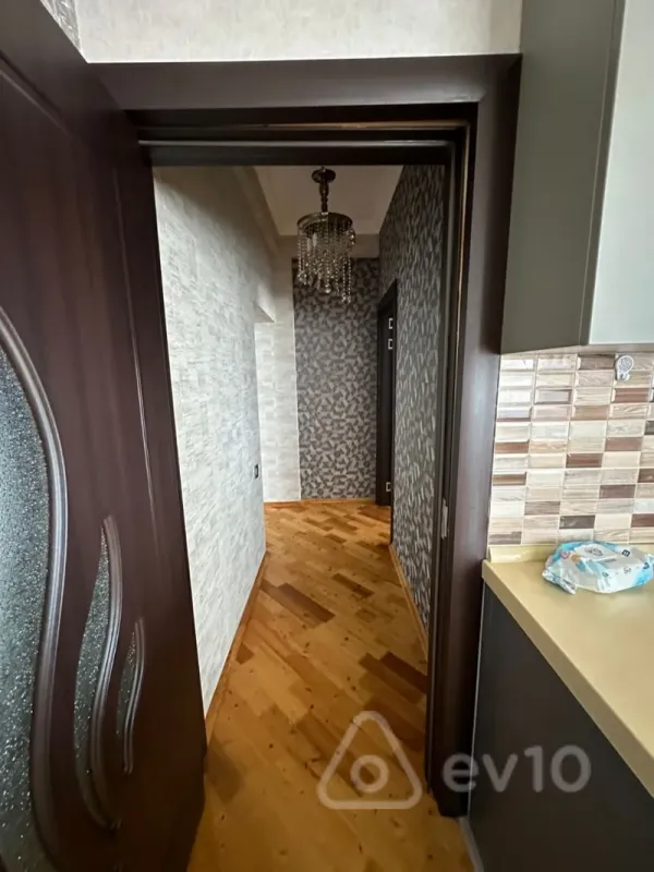 Kirayə verilir 3 otaqlı yeni tikili 165 m²