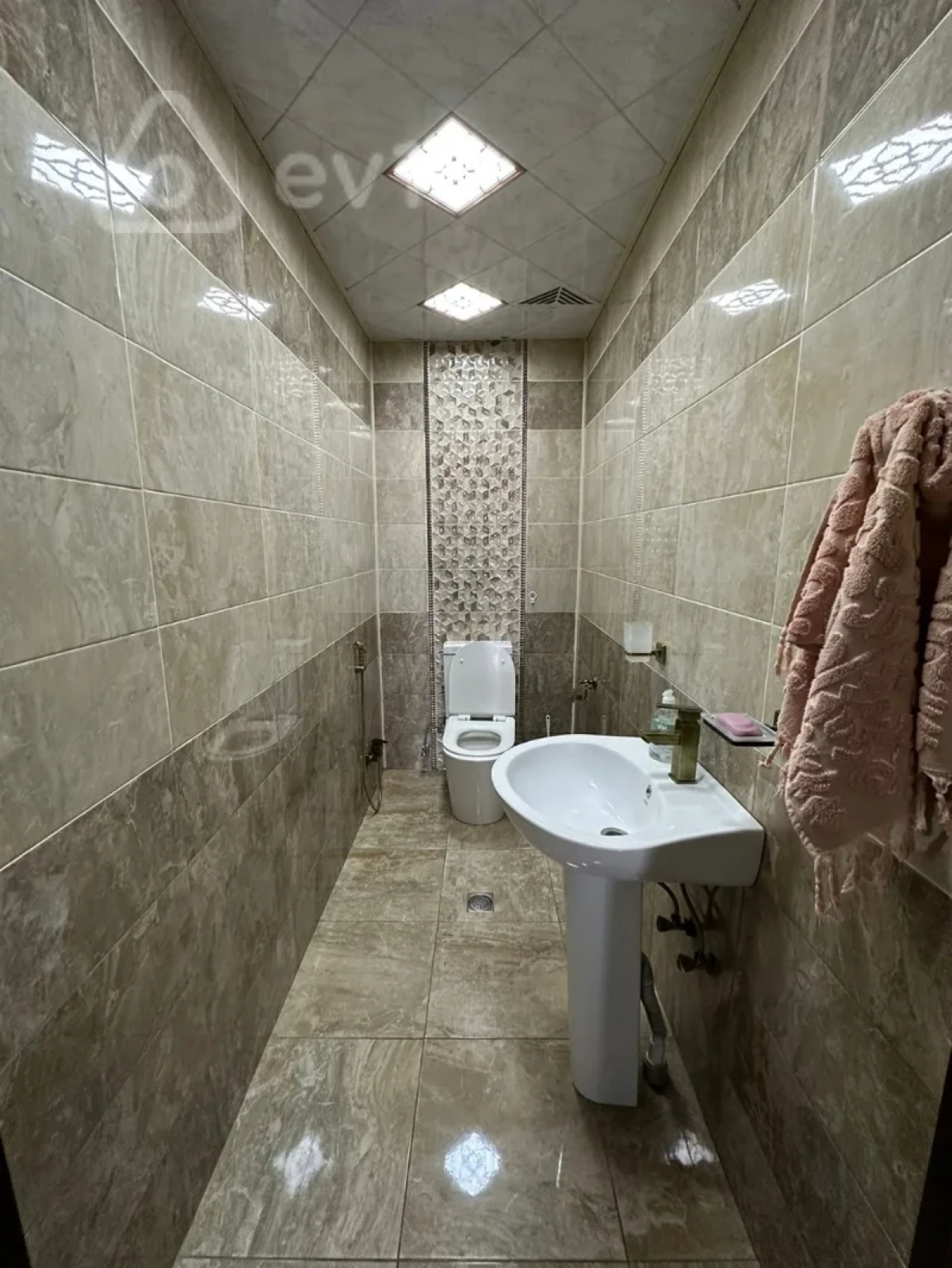 Kirayə verilir 3 otaqlı yeni tikili 165 m²