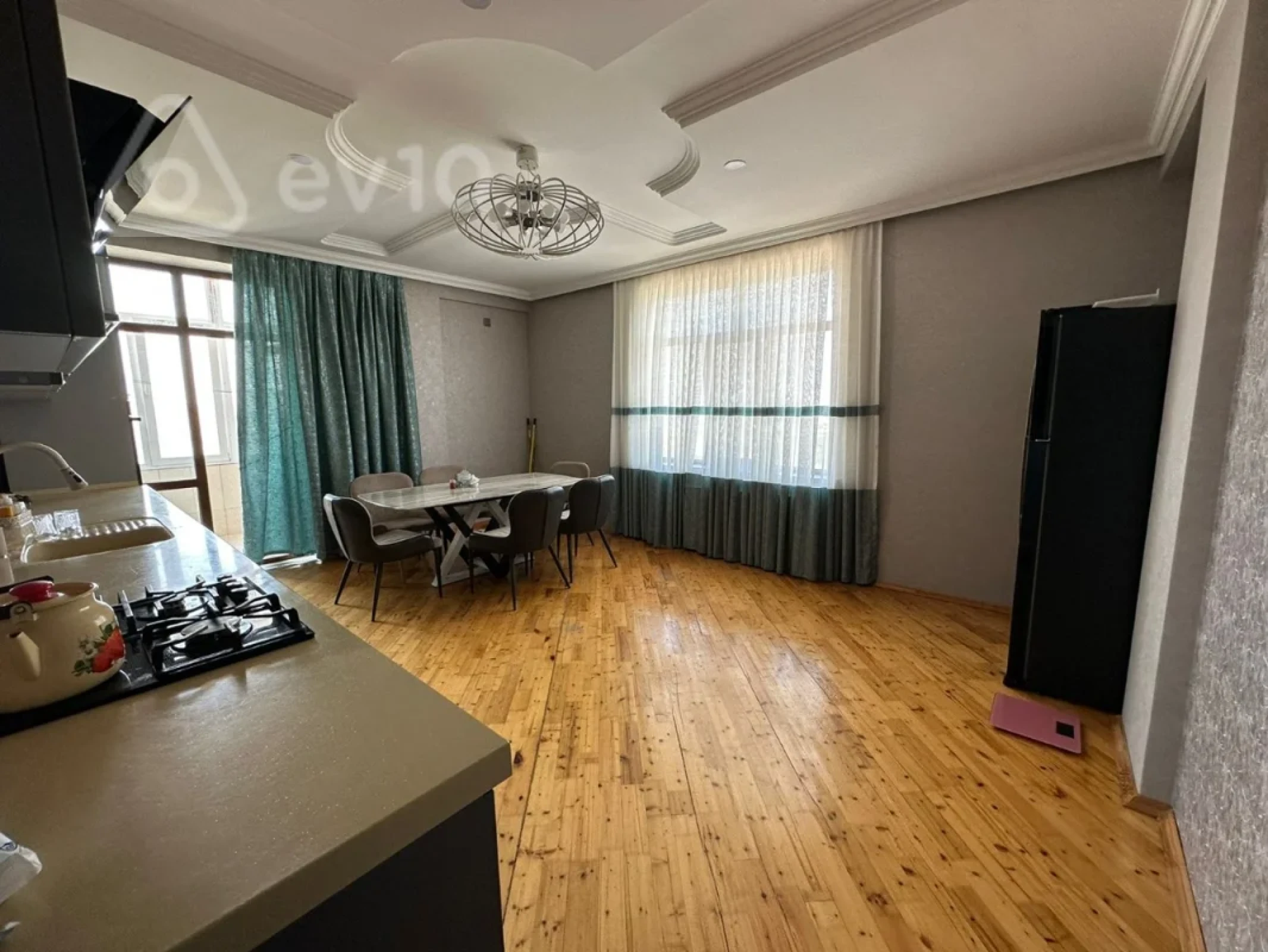 Kirayə verilir 3 otaqlı yeni tikili 165 m²