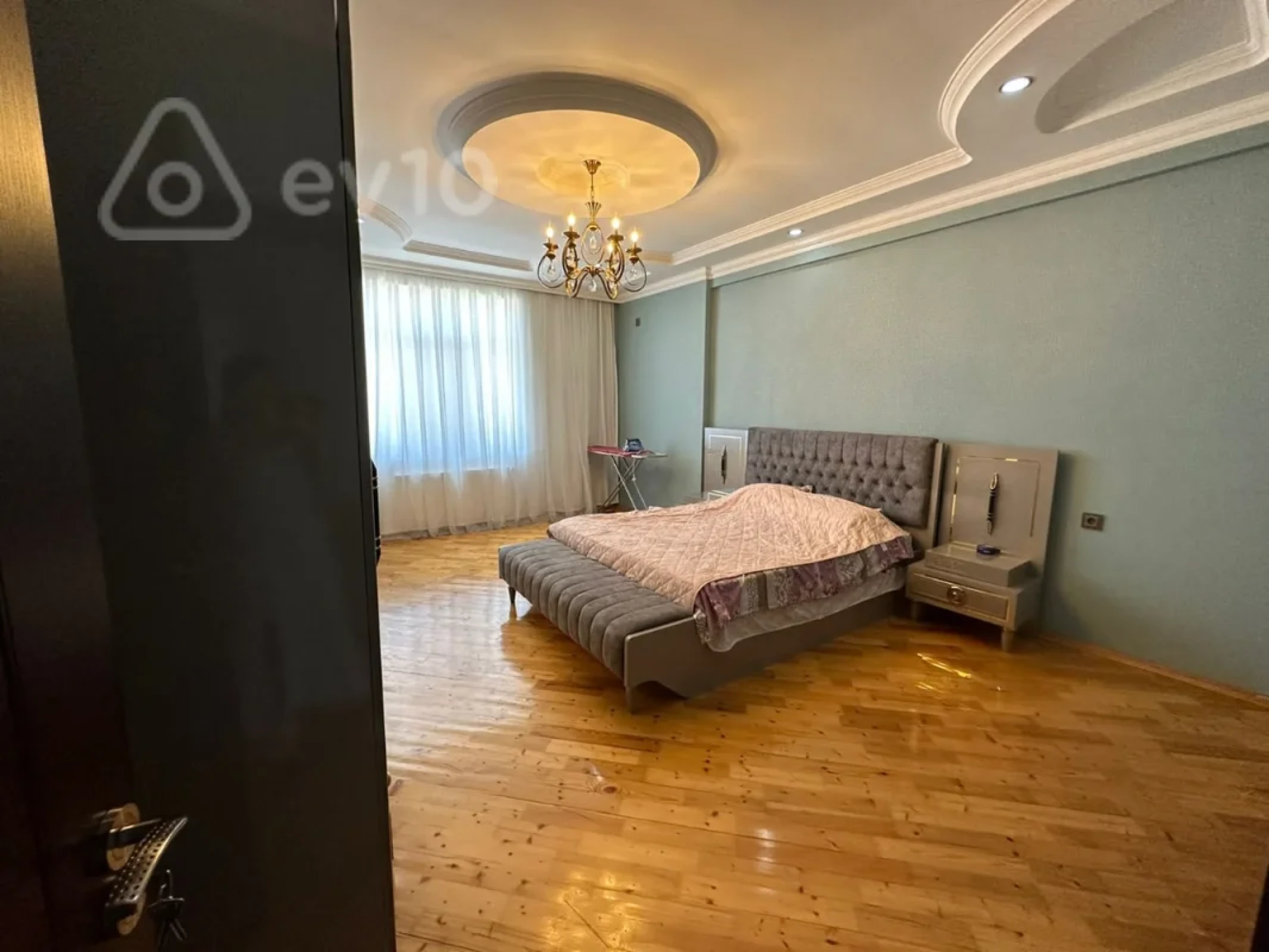 Kirayə verilir 3 otaqlı yeni tikili 165 m²